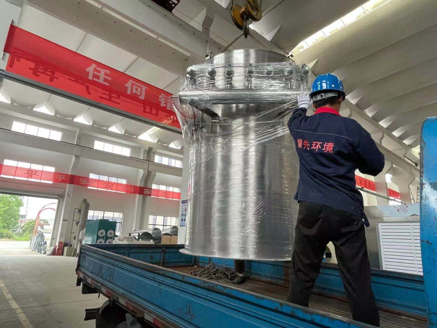 除塵器廠家耀先環(huán)境告訴您：技術員挑布袋除塵器就靠這3點